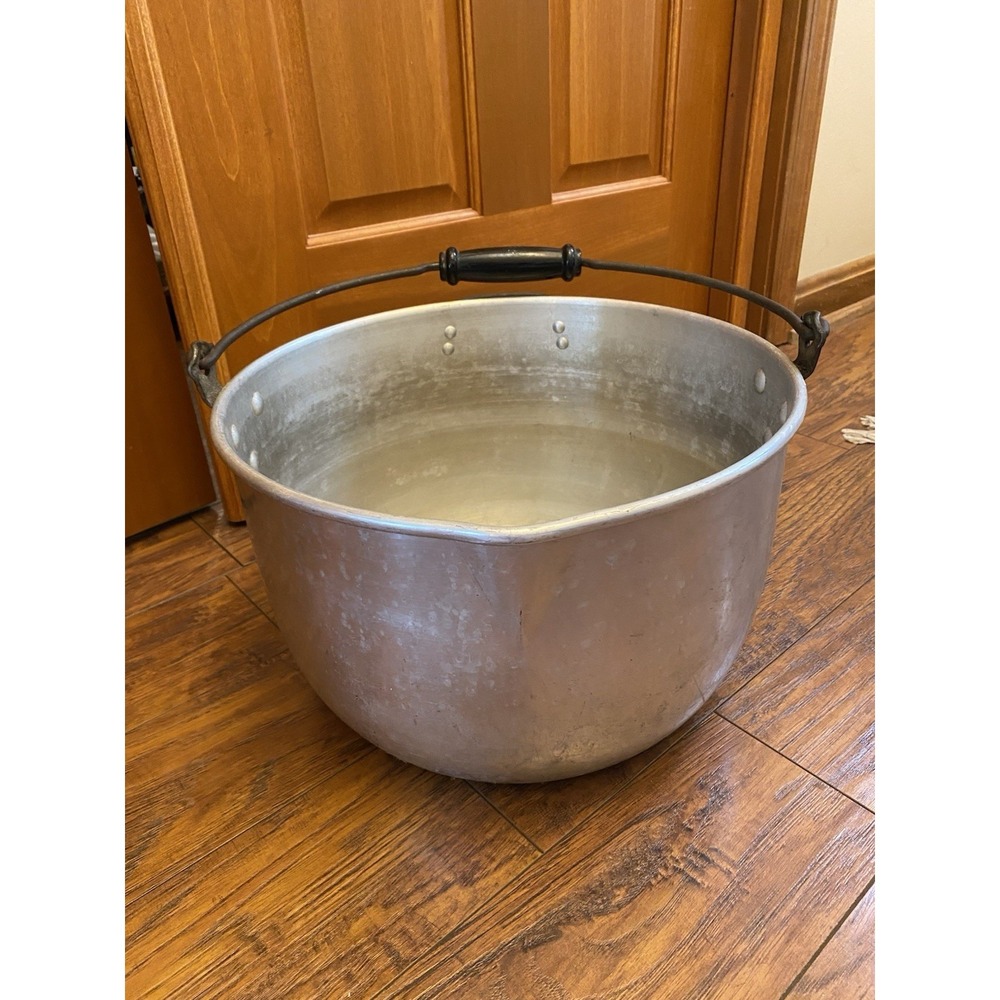 VTG Wear-Ever Aluminum Large 17qt 2367 Stock Pot No Lid Lodge Camp Rustic